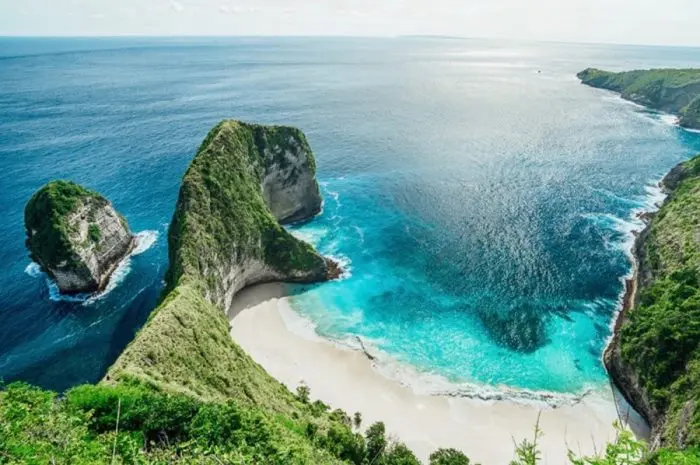 Pantai di Bali Paling Eksotis yang Wajib Anda Kunjungi