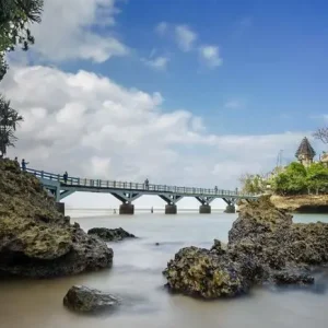 10 Pantai Terindah di Malang untuk Liburan yang Penuh Petualangan